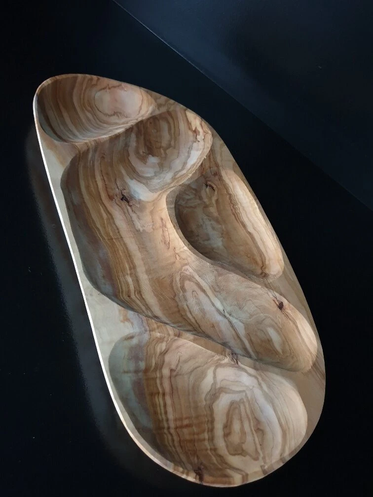 Tablett aus Olivenholz mit Fächern